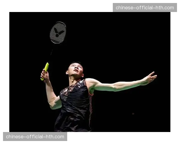 特写：李梓嘉训练中意外扭伤脚踝，坐地神情沮丧